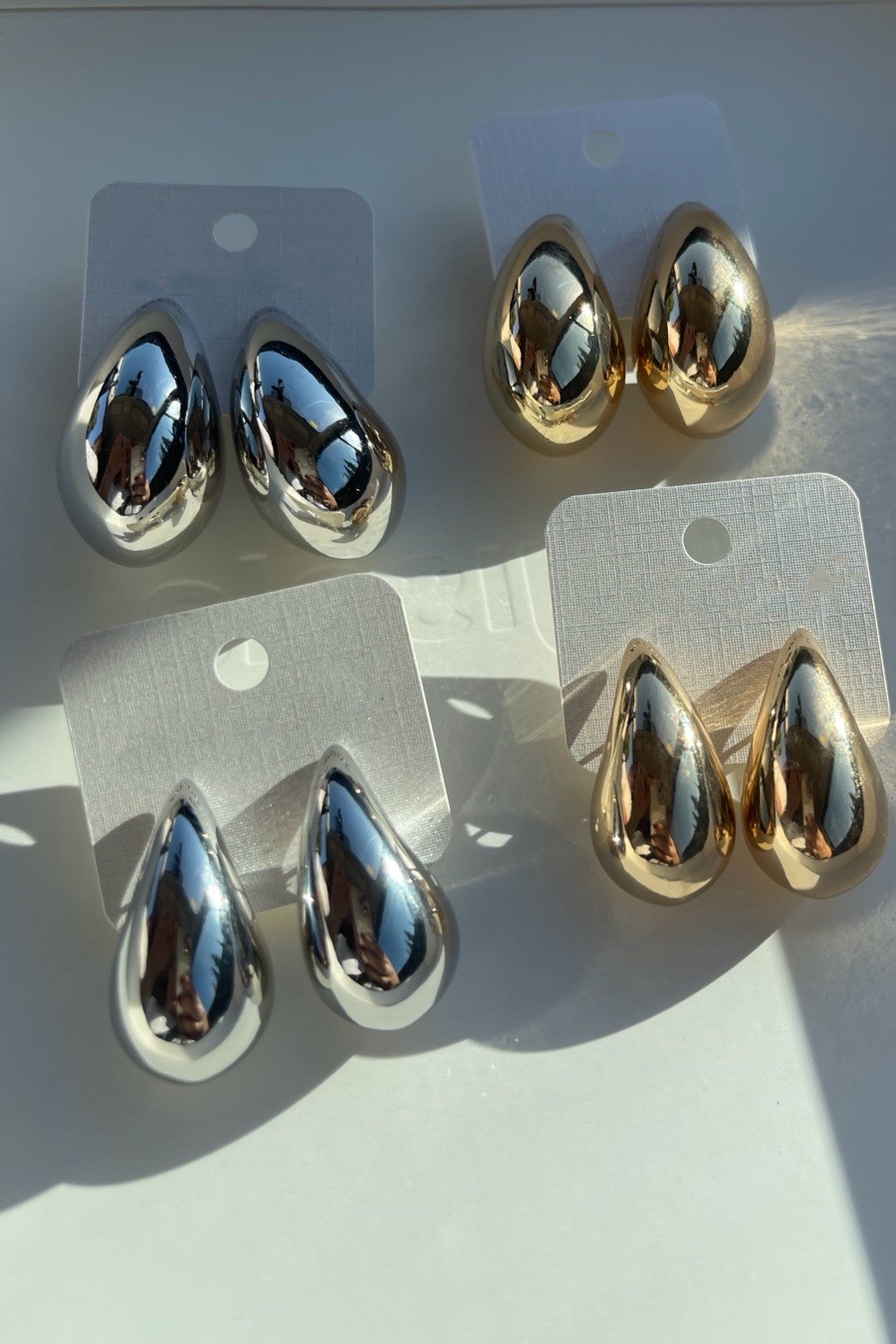 Pendientes gota metálicos